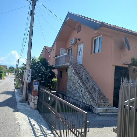 Traveler'S Rest - Near Podgorica Airport Hostel Mitrovici  Ngoại thất bức ảnh