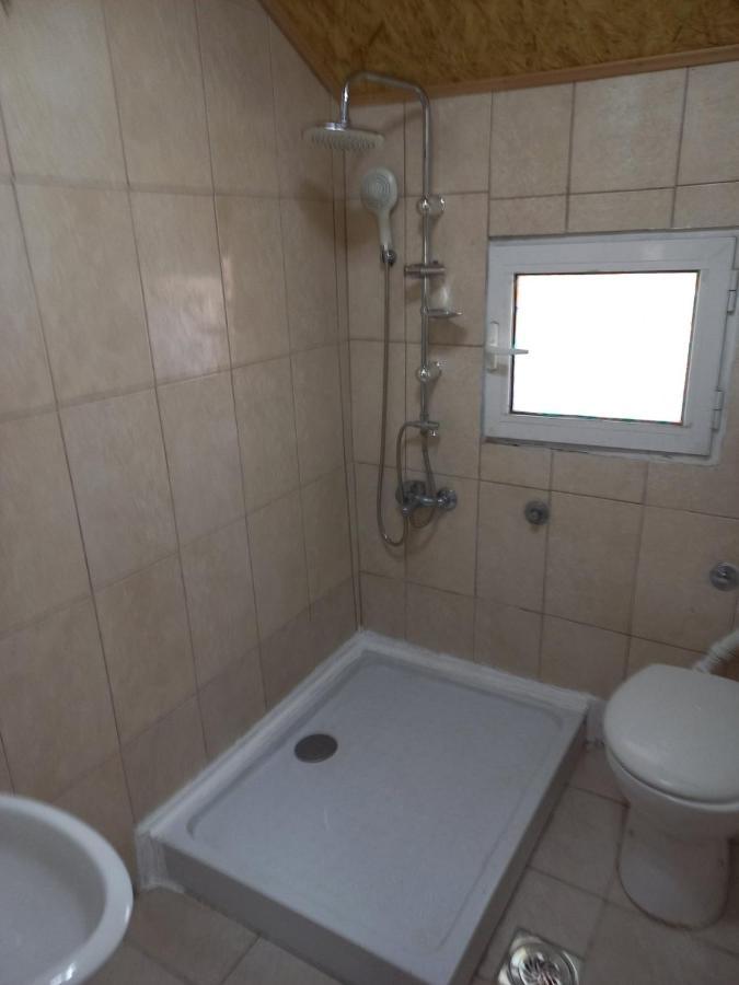 Traveler'S Rest - Near Podgorica Airport Hostel Mitrovici  Ngoại thất bức ảnh