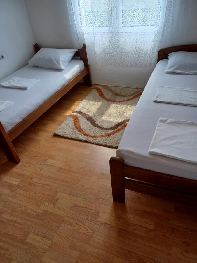 Traveler'S Rest - Near Podgorica Airport Hostel Mitrovici  Ngoại thất bức ảnh