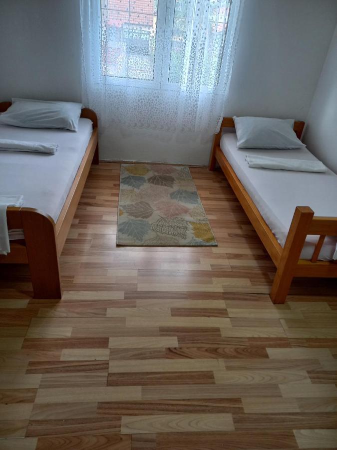 Traveler'S Rest - Near Podgorica Airport Hostel Mitrovici  Ngoại thất bức ảnh