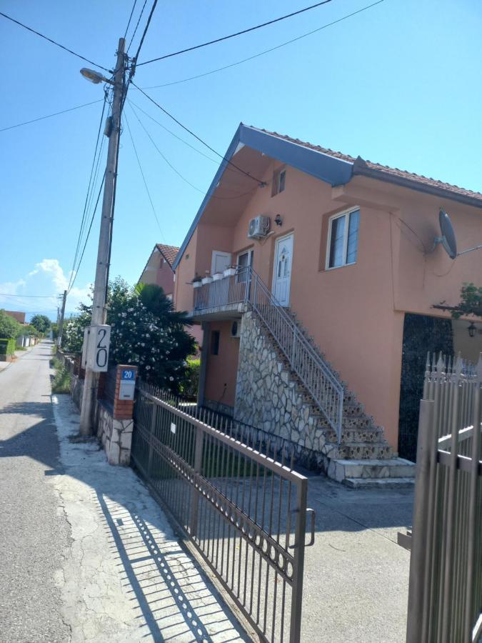 Traveler'S Rest - Near Podgorica Airport Hostel Mitrovici  Ngoại thất bức ảnh