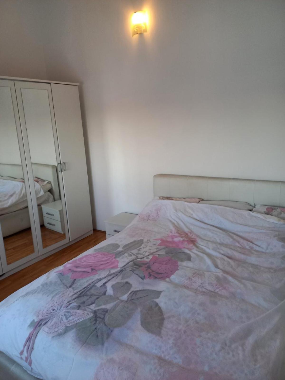 Traveler'S Rest - Near Podgorica Airport Hostel Mitrovici  Ngoại thất bức ảnh